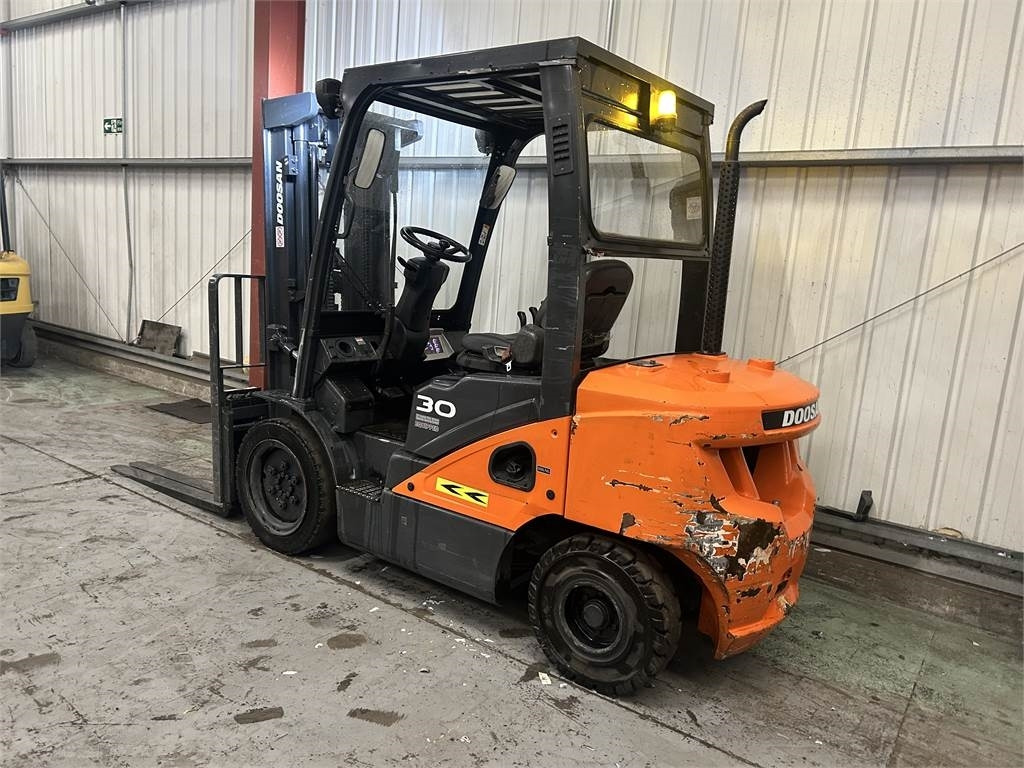 Doosan D30S-5 - Diesel forklift: picture 3 Doosan D30S-5 - Diesel forklift: picture 3
