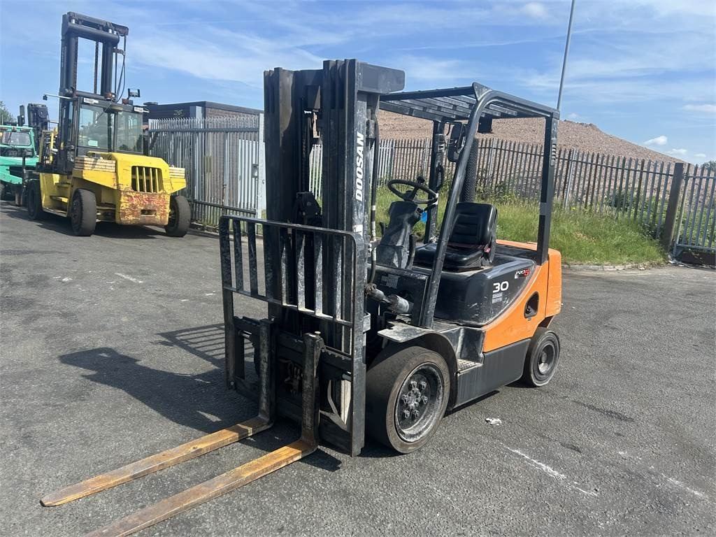 Doosan D30S-5 - Diesel forklift: picture 2 Doosan D30S-5 - Diesel forklift: picture 2