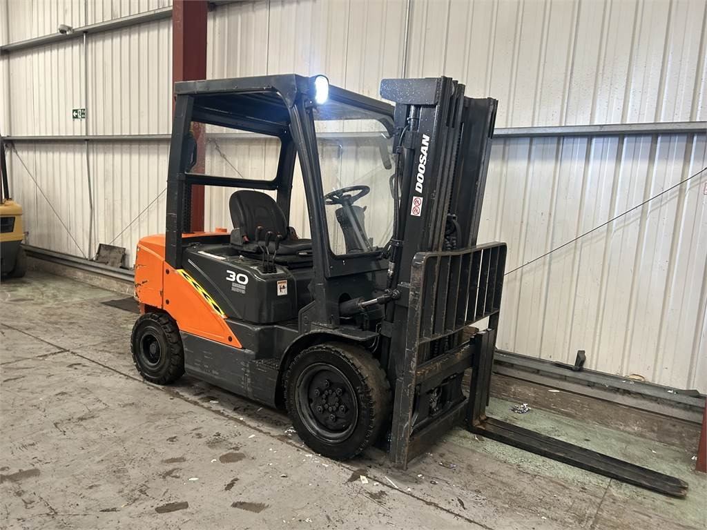 Doosan D30S-5 - Diesel forklift: picture 4 Doosan D30S-5 - Diesel forklift: picture 4