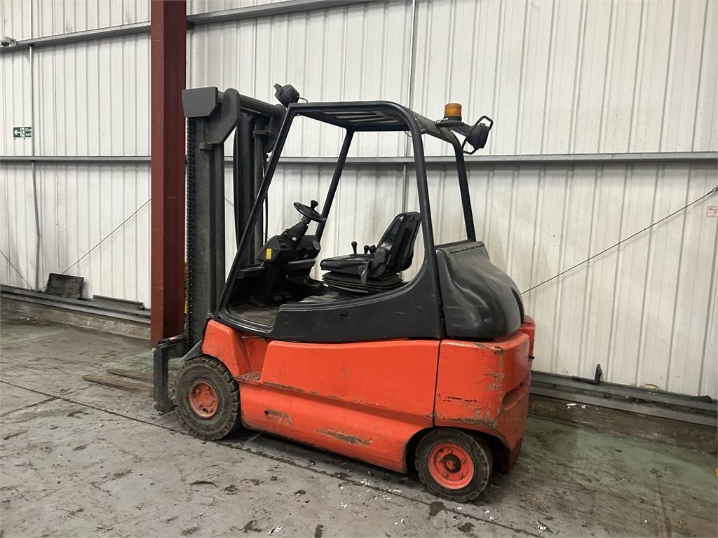 Linde E30-02 - Electric forklift: picture 3 Linde E30-02 - Electric forklift: picture 3