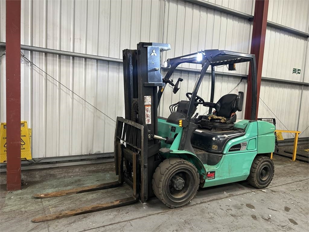 Mitsubishi FD30NT - Diesel forklift: picture 2 Mitsubishi FD30NT - Diesel forklift: picture 2