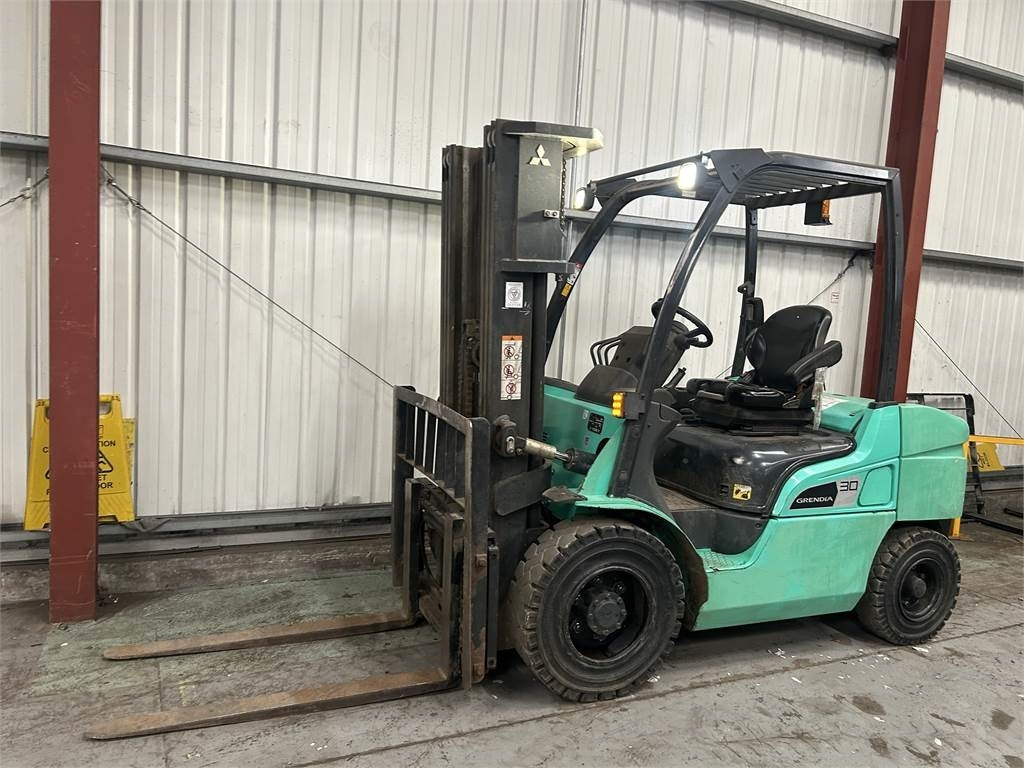 Mitsubishi FD30NT - Diesel forklift: picture 2 Mitsubishi FD30NT - Diesel forklift: picture 2