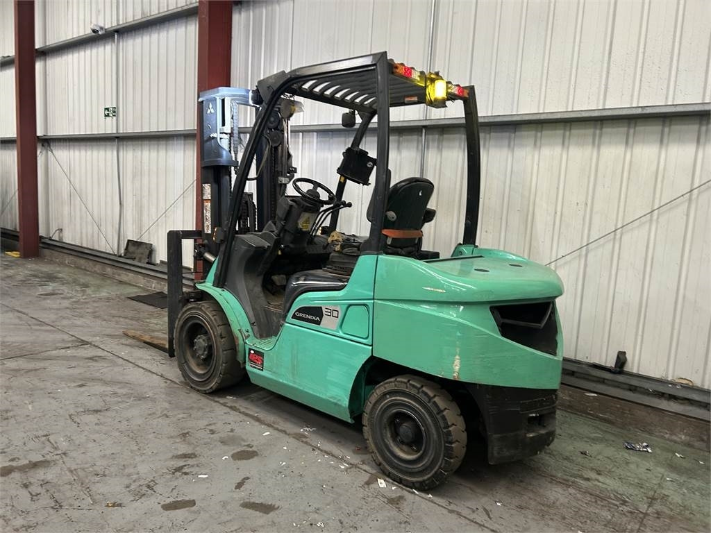 Mitsubishi FD30NT - Diesel forklift: picture 3 Mitsubishi FD30NT - Diesel forklift: picture 3