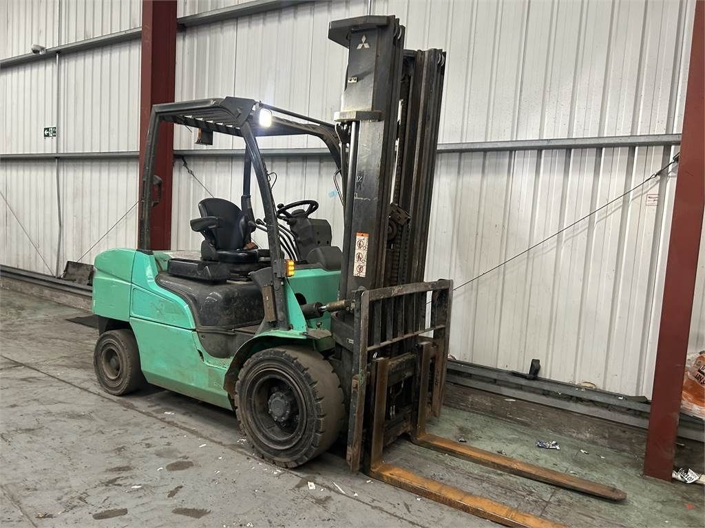 Mitsubishi FD35NT - Diesel forklift: picture 4 Mitsubishi FD35NT - Diesel forklift: picture 4