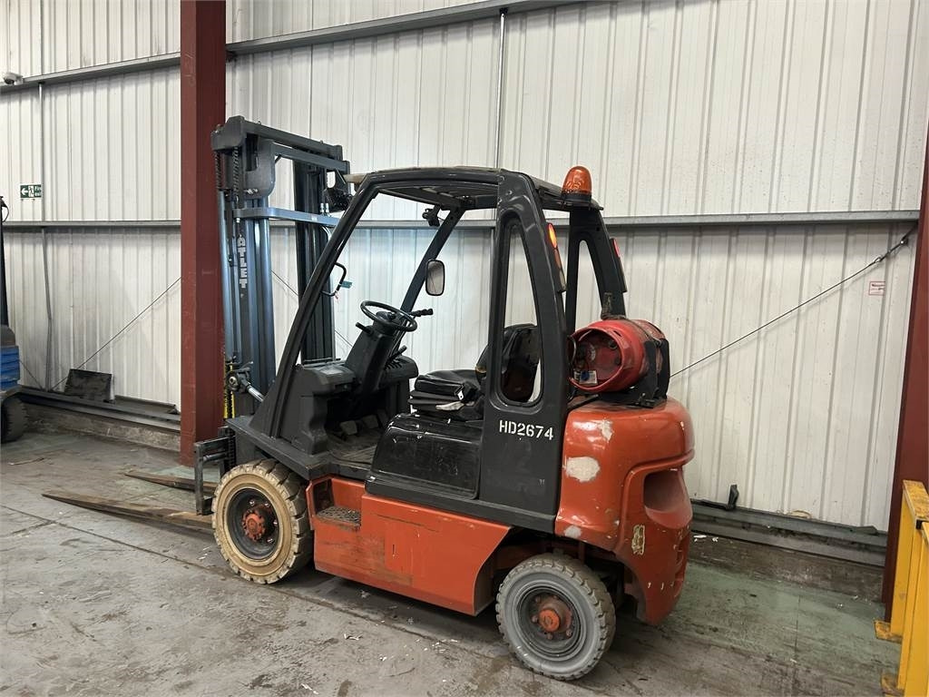 Nissan UD02A20PQ - LPG forklift: picture 3 Nissan UD02A20PQ - LPG forklift: picture 3