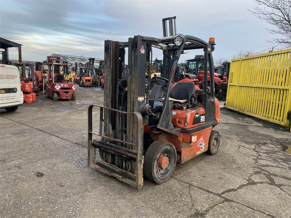 Nissan UD02A20PQ - LPG forklift: picture 2 Nissan UD02A20PQ - LPG forklift: picture 2