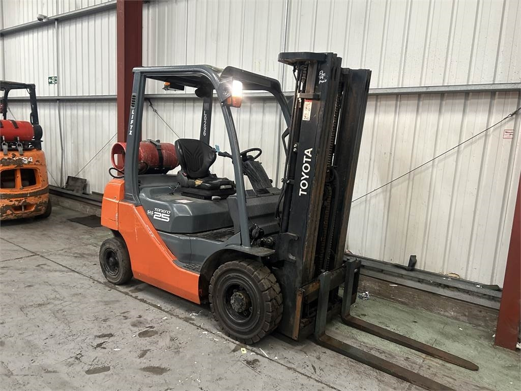 Toyota 02-8FGF20 - LPG forklift: picture 4 Toyota 02-8FGF20 - LPG forklift: picture 4