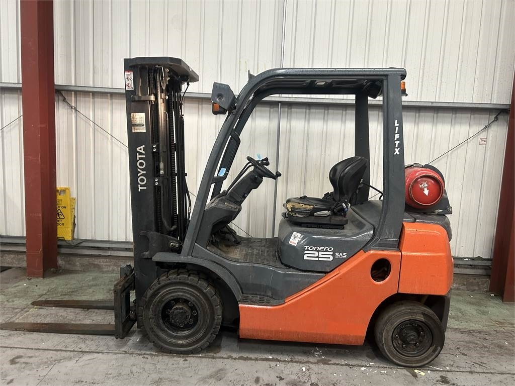 Toyota 02-8FGF20 - LPG forklift: picture 1 Toyota 02-8FGF20 - LPG forklift: picture 1