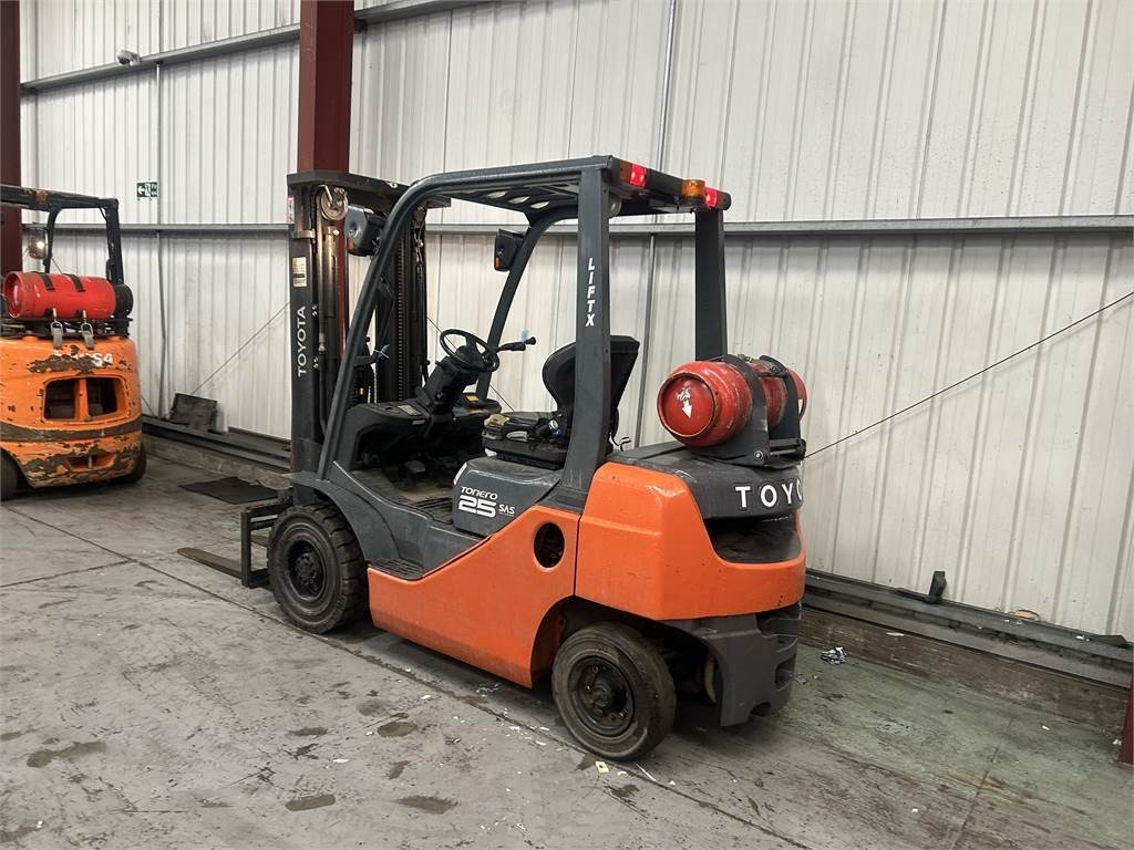 Toyota 02-8FGF20 - LPG forklift: picture 3 Toyota 02-8FGF20 - LPG forklift: picture 3