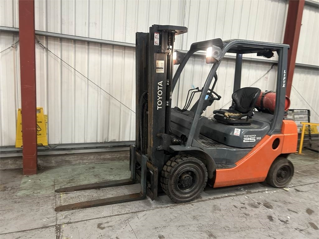 Toyota 02-8FGF20 - LPG forklift: picture 2 Toyota 02-8FGF20 - LPG forklift: picture 2