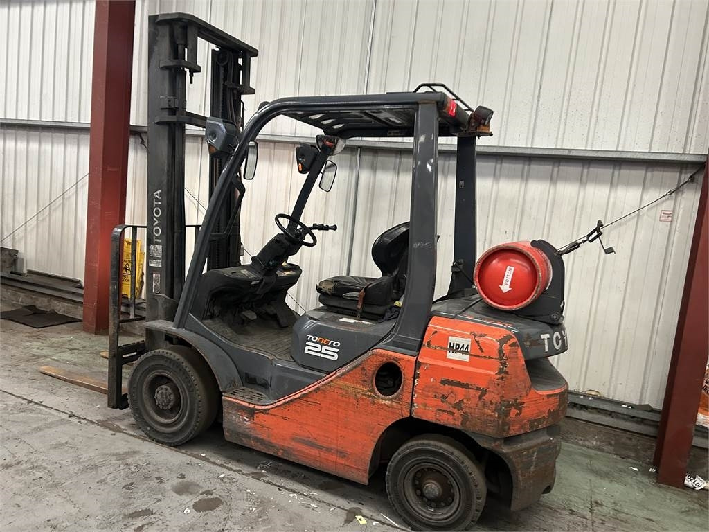 Toyota 02-8FGF25 - LPG forklift: picture 3 Toyota 02-8FGF25 - LPG forklift: picture 3