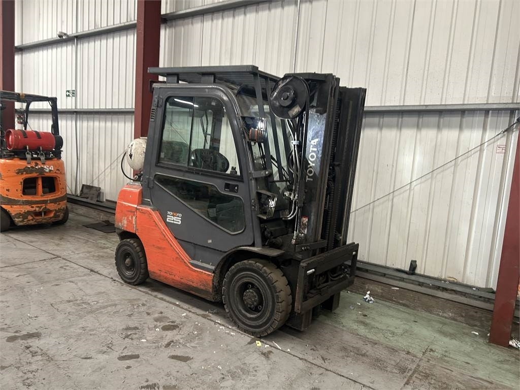 Toyota 02-8FGF25 - LPG forklift: picture 4 Toyota 02-8FGF25 - LPG forklift: picture 4