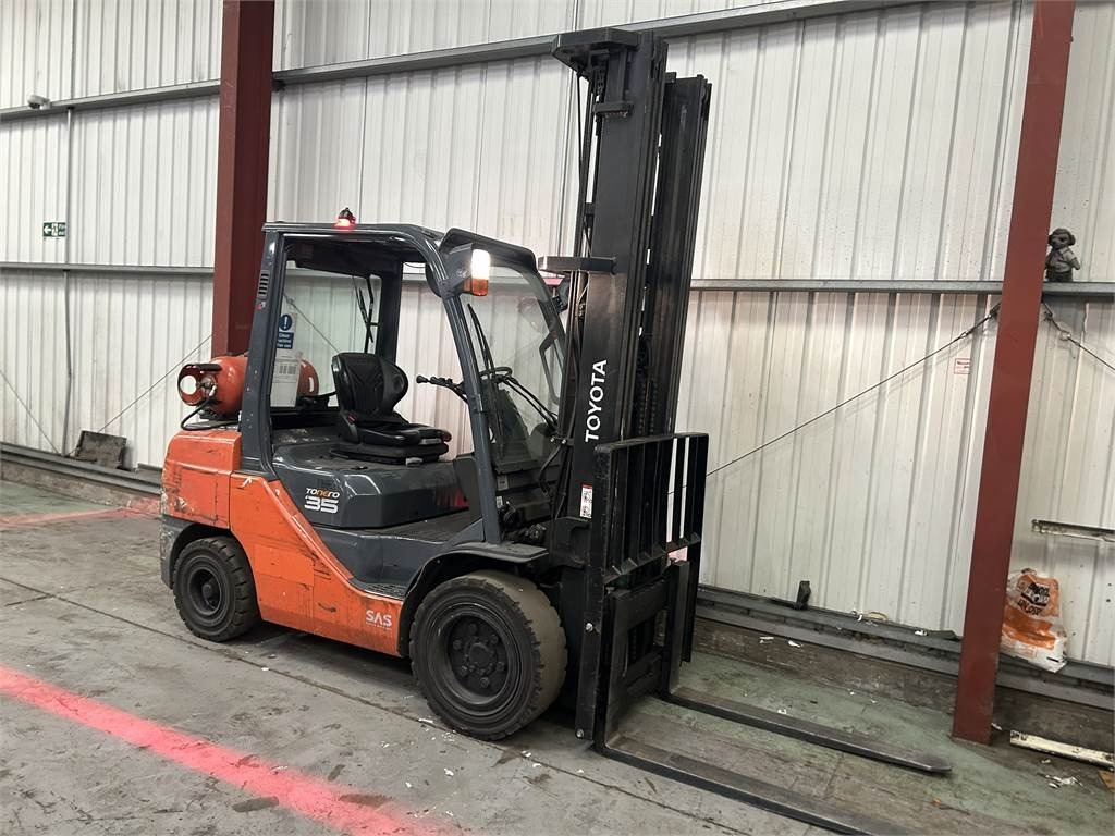 Toyota 02-8FGJF35 - LPG forklift: picture 4 Toyota 02-8FGJF35 - LPG forklift: picture 4