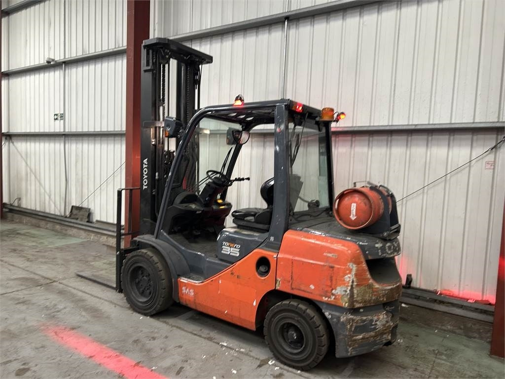 Toyota 02-8FGJF35 - LPG forklift: picture 3 Toyota 02-8FGJF35 - LPG forklift: picture 3