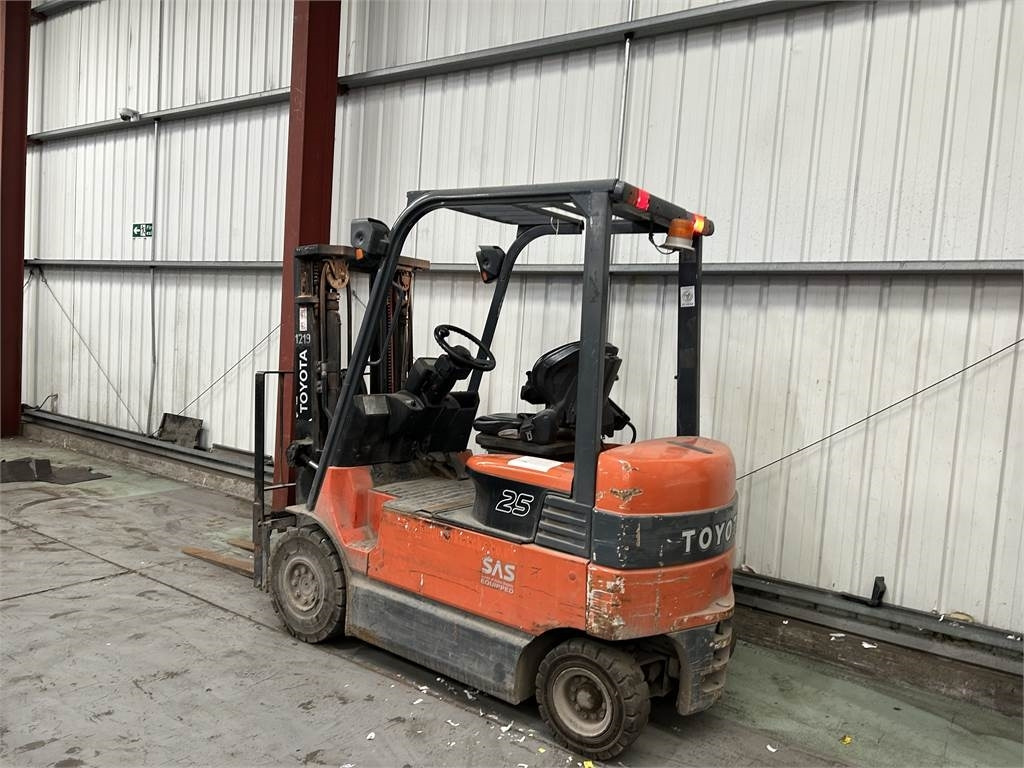 Toyota 7FBMF25 - Electric forklift: picture 3 Toyota 7FBMF25 - Electric forklift: picture 3