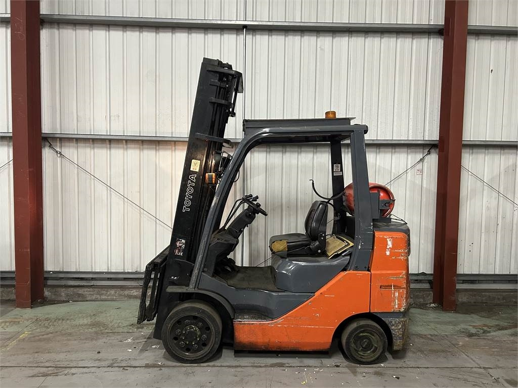 Toyota 8FGCU30 - LPG forklift: picture 1 Toyota 8FGCU30 - LPG forklift: picture 1