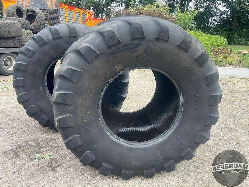 Michelin MEGA BIB 1050/50R32 - Tire for Agricultural machinery: picture 2 Michelin MEGA BIB 1050/50R32 - Tire for Agricultural machinery: picture 2