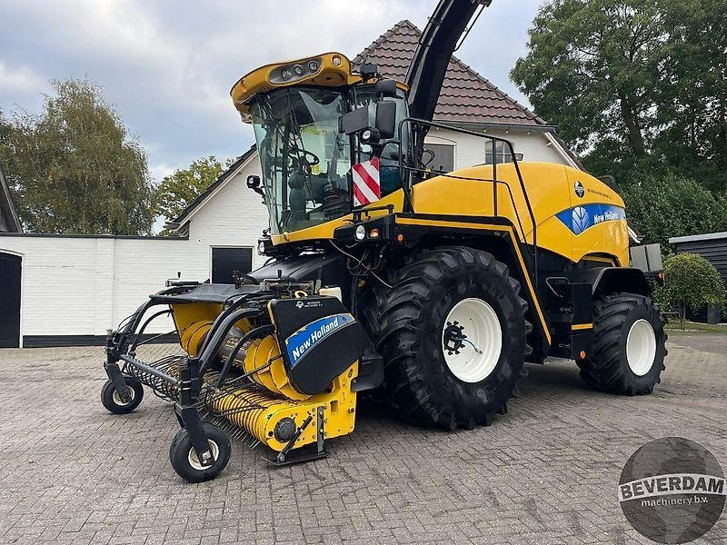 New Holland FR9090 - Forage harvester: picture 2 New Holland FR9090 - Forage harvester: picture 2