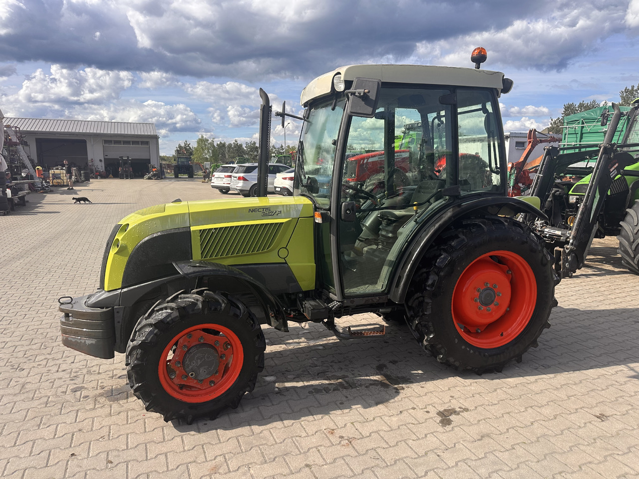 CLAAS NECTIS 257F - Farm tractor: picture 1 CLAAS NECTIS 257F - Farm tractor: picture 1