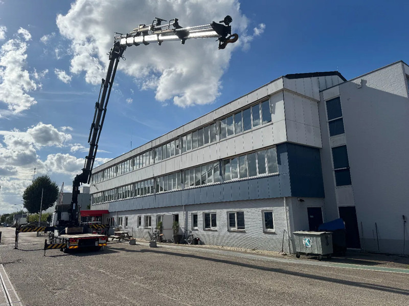 DAF CF 85.410 8X2 EURO 5 PALFINGER PK60002 + FLY JIB + REMOTE + TWISTLOCKS - Dropside/ Flatbed truck, Crane truck: picture 2 DAF CF 85.410 8X2 EURO 5 PALFINGER PK60002 + FLY JIB + REMOTE + TWISTLOCKS - Dropside/ Flatbed truck, Crane truck: picture 2