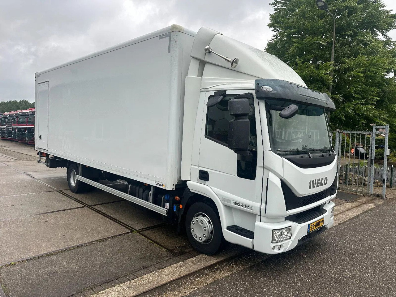 Iveco ML 120 -220 L, DHOLLANDIA LIFT, BOX 726X250X240 - Box truck: picture 3 Iveco ML 120 -220 L, DHOLLANDIA LIFT, BOX 726X250X240 - Box truck: picture 3