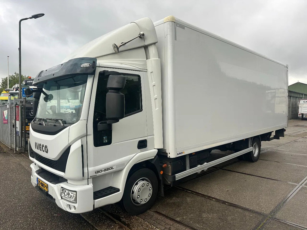 Iveco ML 120 -220 L, DHOLLANDIA LIFT, BOX 726X250X240 - Box truck: picture 1 Iveco ML 120 -220 L, DHOLLANDIA LIFT, BOX 726X250X240 - Box truck: picture 1