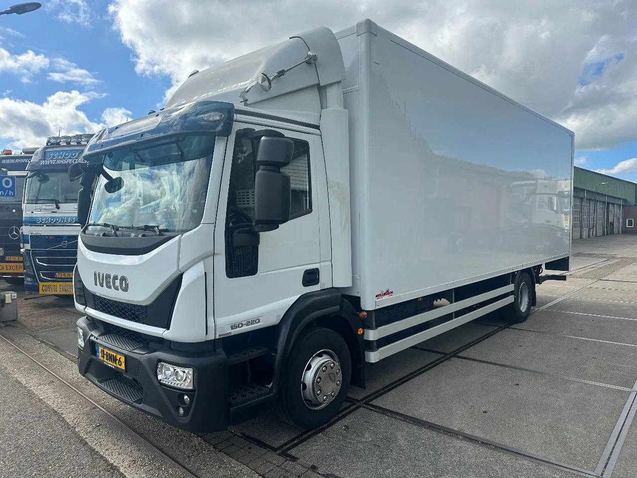 Iveco ML 150 -220, DHOLLANDIA LIFT, BOX 760X250X250 CM - Box truck: picture 1 Iveco ML 150 -220, DHOLLANDIA LIFT, BOX 760X250X250 CM - Box truck: picture 1