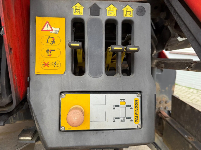 Crane truck Iveco Trakker 360 6X4 EURO 6 + PALFINGER PK20001K + REMOTE CONTROL: picture 11 Crane truck Iveco Trakker 360 6X4 EURO 6 + PALFINGER PK20001K + REMOTE CONTROL: picture 11