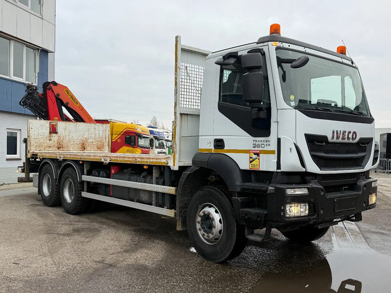 Crane truck Iveco Trakker 360 6X4 EURO 6 + PALFINGER PK20001K + REMOTE CONTROL: picture 15 Crane truck Iveco Trakker 360 6X4 EURO 6 + PALFINGER PK20001K + REMOTE CONTROL: picture 15