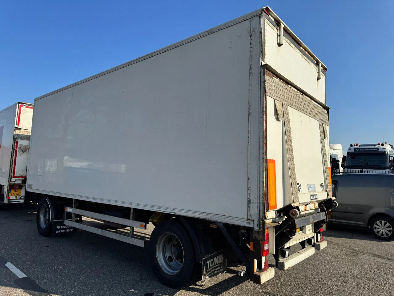 Jumbo MV 200 E + 2 AXLE BPW + DHOLLANDIA - Closed box trailer: picture 4 Jumbo MV 200 E + 2 AXLE BPW + DHOLLANDIA - Closed box trailer: picture 4