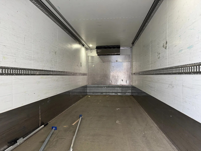Refrigerated truck MAN TGS 6X2 STEERING AXLE THERMO KING T 1000R TÜV MOT TILL 05-26: picture 6 Refrigerated truck MAN TGS 6X2 STEERING AXLE THERMO KING T 1000R TÜV MOT TILL 05-26: picture 6