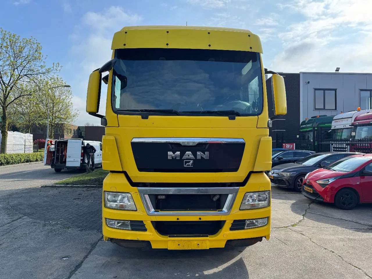 MAN TGX 26.360 6X2 - EURO 5 + ZEPRO LIFT + LIFT/STEE - Box truck: picture 2 MAN TGX 26.360 6X2 - EURO 5 + ZEPRO LIFT + LIFT/STEE - Box truck: picture 2