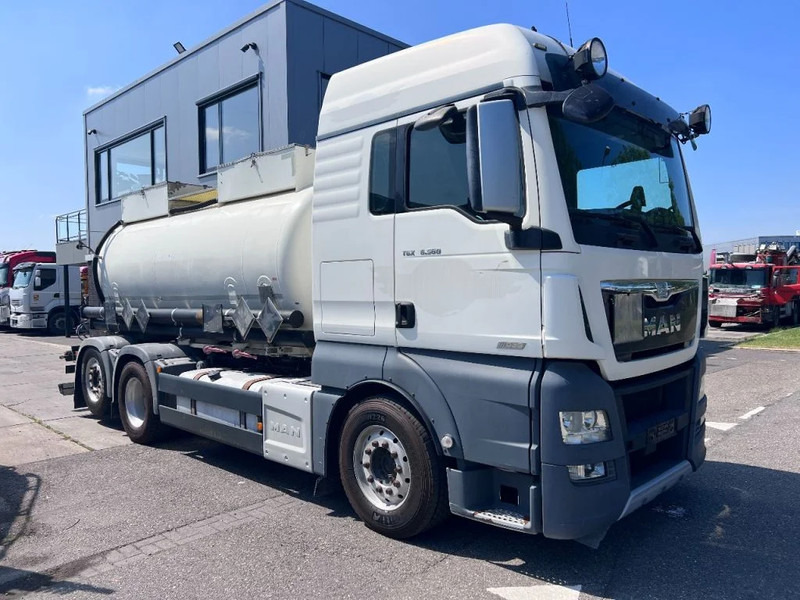 MAN TGX 26.560 6X2 EURO 6 - 11.500L VACUUM CLEANER - 2 COMPARTIMENTEN + INTARDER - Vacuum truck: picture 3 MAN TGX 26.560 6X2 EURO 6 - 11.500L VACUUM CLEANER - 2 COMPARTIMENTEN + INTARDER - Vacuum truck: picture 3