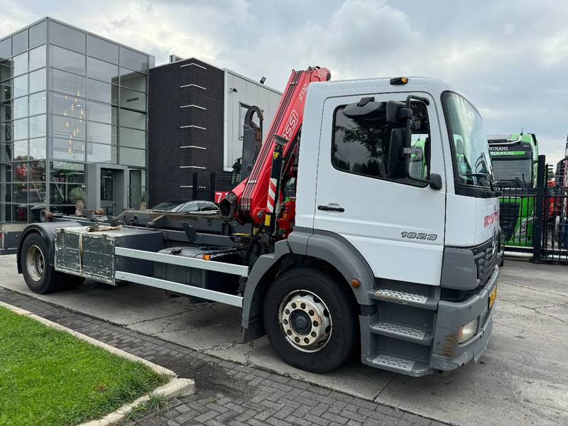 Crane truck Mercedes-Benz Atego 1923 + 2011 FASSI F110 + 2011 VDS HOOKLIFT: picture 10 Crane truck Mercedes-Benz Atego 1923 + 2011 FASSI F110 + 2011 VDS HOOKLIFT: picture 10