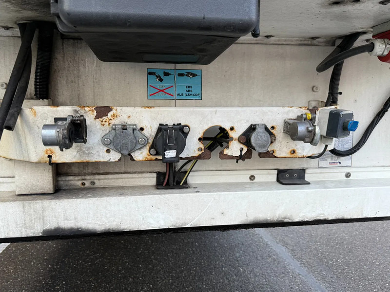 Refrigerated semi-trailer Schmitz Cargobull SKO24 + THERMOKING SLX 300 D&E: picture 11 Refrigerated semi-trailer Schmitz Cargobull SKO24 + THERMOKING SLX 300 D&E: picture 11
