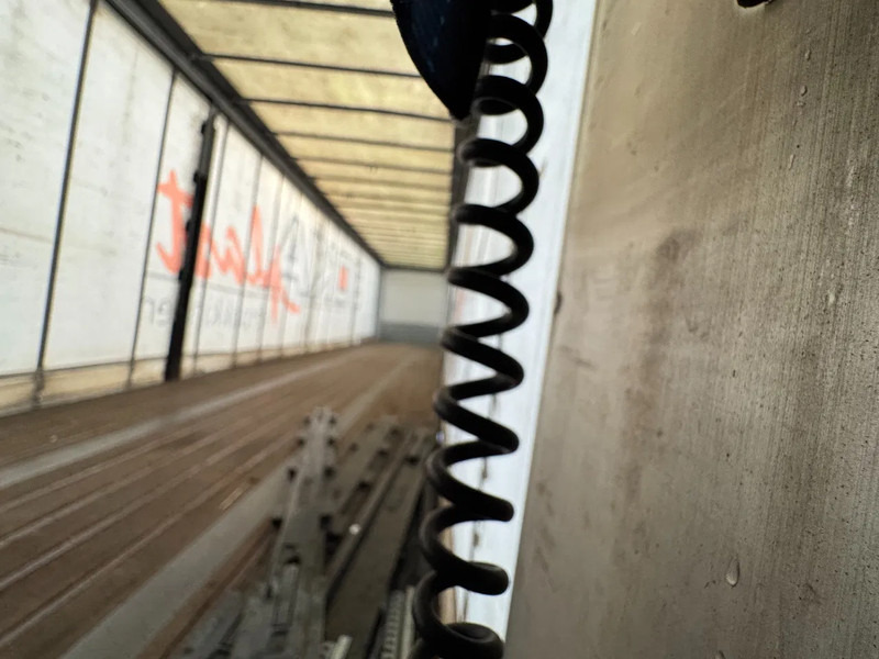 Curtainsider semi-trailer Tracon TR70-0000 ZEPRO 2500 KG LOAD LIFT STERRING AXLE: picture 9 Curtainsider semi-trailer Tracon TR70-0000 ZEPRO 2500 KG LOAD LIFT STERRING AXLE: picture 9