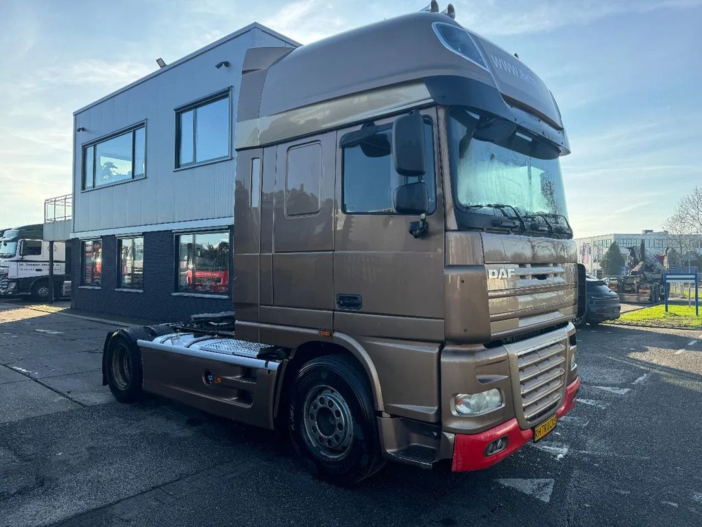 DAF XF 105.410 4X2 - EURO 5 + MANUAL GEAR - Tractor unit: picture 3 DAF XF 105.410 4X2 - EURO 5 + MANUAL GEAR - Tractor unit: picture 3