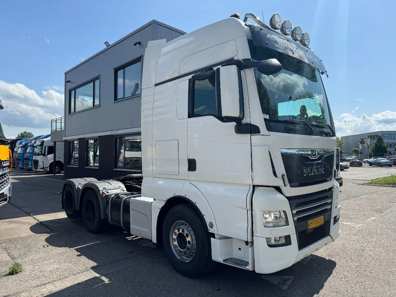 MAN TGX 28.500 6X2 EURO 6 RETARDER DOUBLE AIR - Tractor unit: picture 3 MAN TGX 28.500 6X2 EURO 6 RETARDER DOUBLE AIR - Tractor unit: picture 3