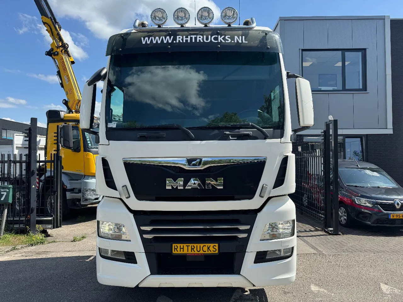 MAN TGX 28.500 6X2 EURO 6 RETARDER DOUBLE AIR - Tractor unit: picture 2 MAN TGX 28.500 6X2 EURO 6 RETARDER DOUBLE AIR - Tractor unit: picture 2