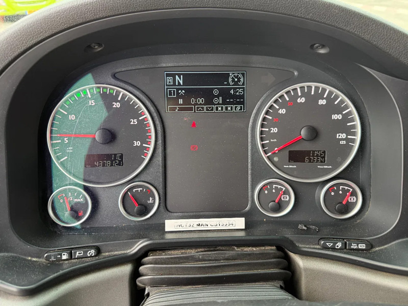 Tractor unit MAN TGX 41.540 8X4 180 TON+ RETARDER + PTO HYDRAULICS: picture 17 Tractor unit MAN TGX 41.540 8X4 180 TON+ RETARDER + PTO HYDRAULICS: picture 17