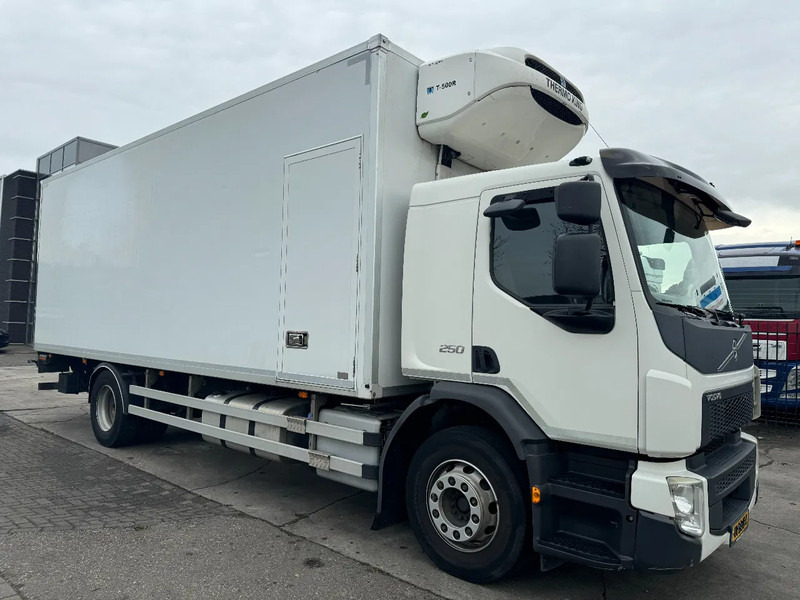 Volvo FE 250 4X2 - EURO 6 + THERMOKING T-500R + DHOLLANDIA LIFT - Refrigerated truck: picture 3 Volvo FE 250 4X2 - EURO 6 + THERMOKING T-500R + DHOLLANDIA LIFT - Refrigerated truck: picture 3