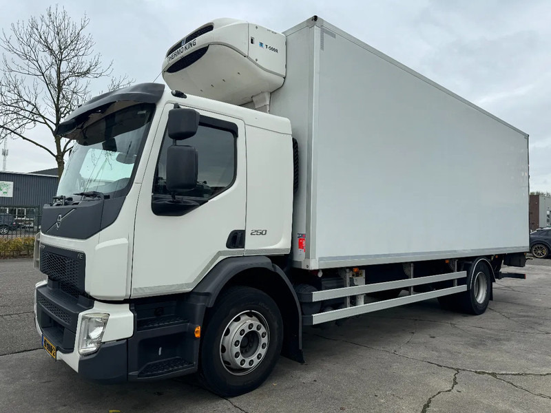 Volvo FE 250 4X2 - EURO 6 + THERMOKING T-500R + DHOLLANDIA LIFT - Refrigerated truck: picture 1 Volvo FE 250 4X2 - EURO 6 + THERMOKING T-500R + DHOLLANDIA LIFT - Refrigerated truck: picture 1