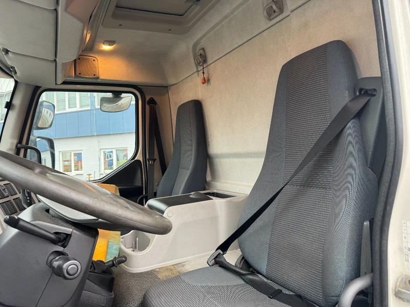 Box truck Volvo FL 12.240 4X2 EURO 5 CLOSED BOX TÜV TILL 12-2026: picture 18 Box truck Volvo FL 12.240 4X2 EURO 5 CLOSED BOX TÜV TILL 12-2026: picture 18