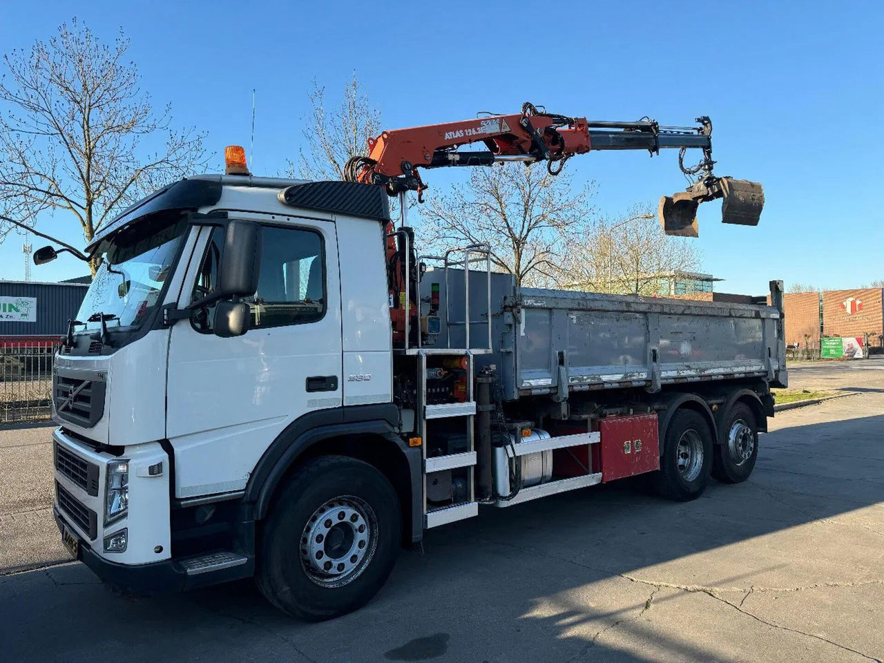 Volvo FM 330 6X2 - EURO 5 + ATLAS 126.3E A2 + REMOTE + - Crane truck: picture 1 Volvo FM 330 6X2 - EURO 5 + ATLAS 126.3E A2 + REMOTE + - Crane truck: picture 1