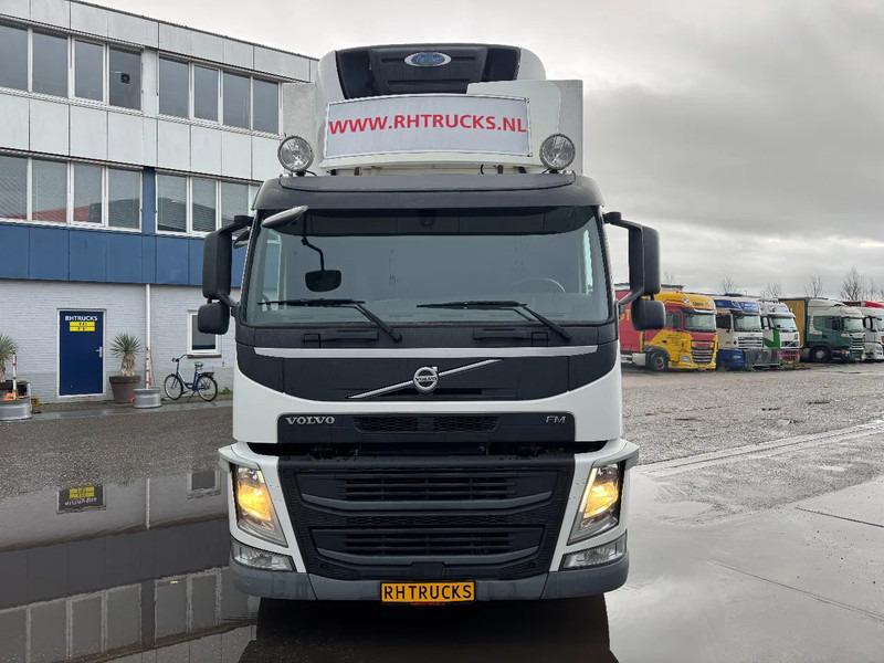 Volvo FM 330 6X2 EURO 6 CARRIER SUPRA ZEPRO LOAD LIFT - Refrigerated truck: picture 2 Volvo FM 330 6X2 EURO 6 CARRIER SUPRA ZEPRO LOAD LIFT - Refrigerated truck: picture 2