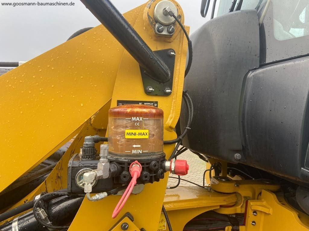 Wheel loader CAT 907 M: picture 7