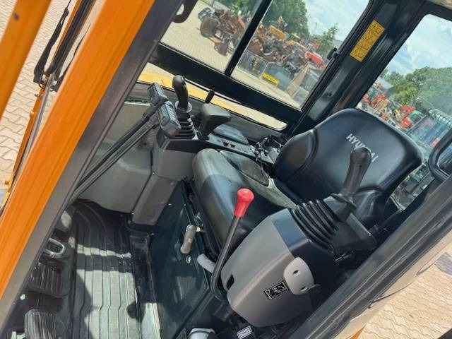 Mini excavator HYUNDAI R25Z-9 AK: picture 7