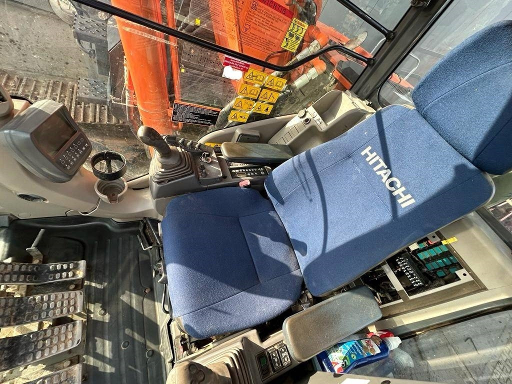 Crawler excavator Hitachi ZX 225 US LC: picture 10 Crawler excavator Hitachi ZX 225 US LC: picture 10