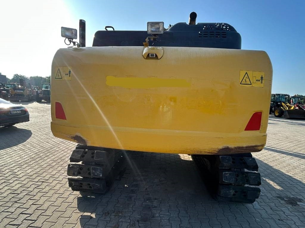 Crawler excavator KOMATSU PC210 LC-11: picture 11