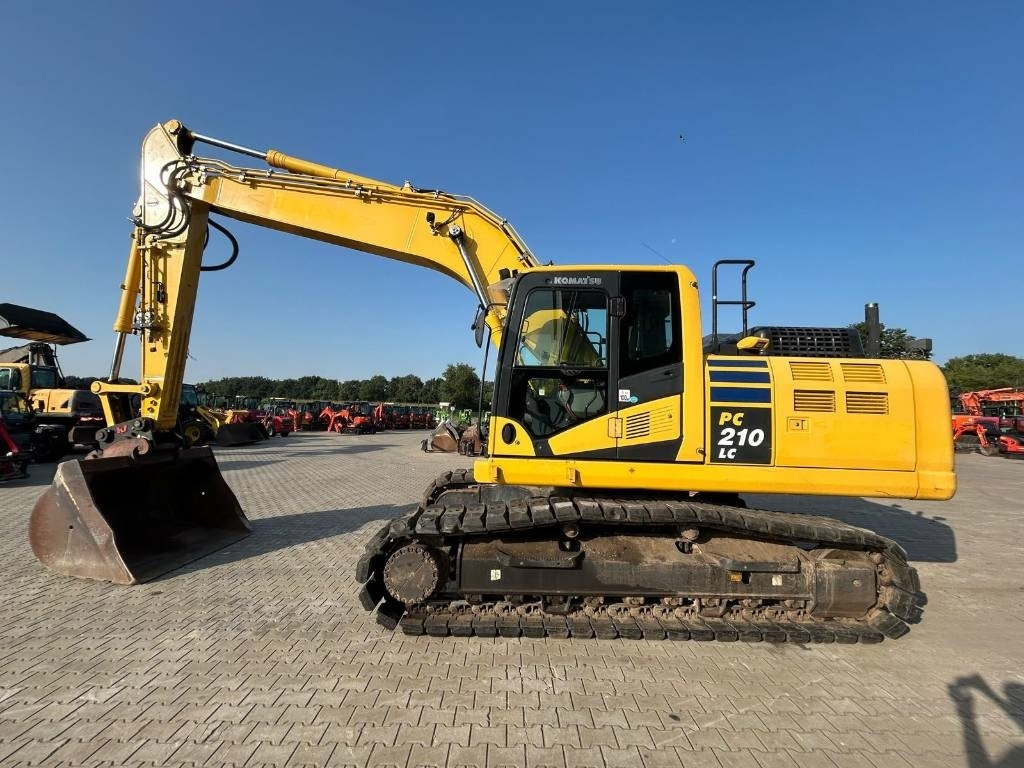 Crawler excavator KOMATSU PC210 LC-11: picture 9